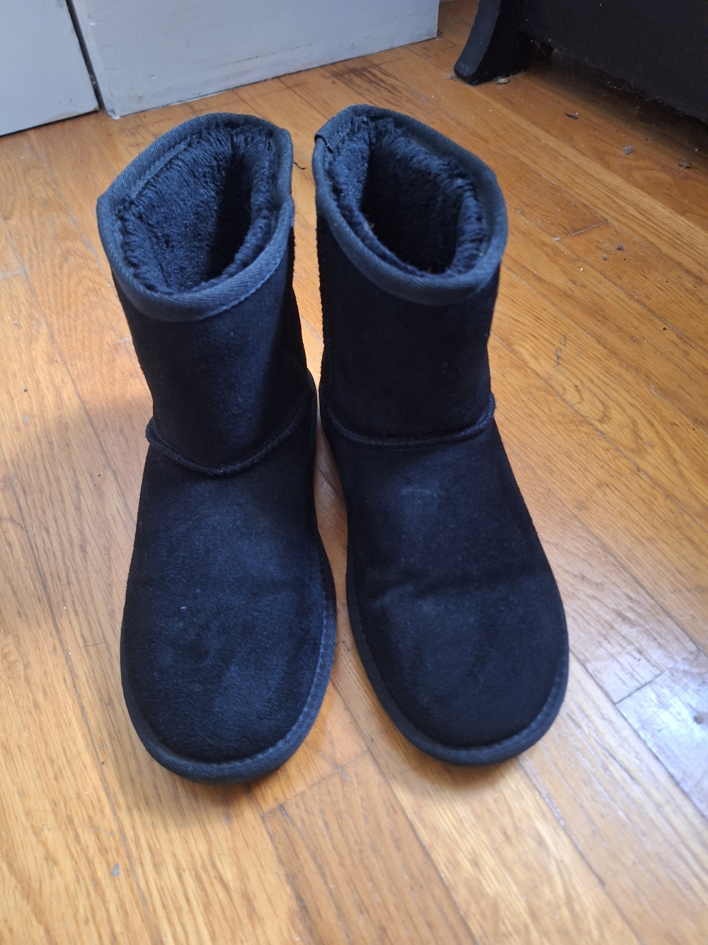 Womens Minnetonka Black Plush-Lined Short Winter Booties
